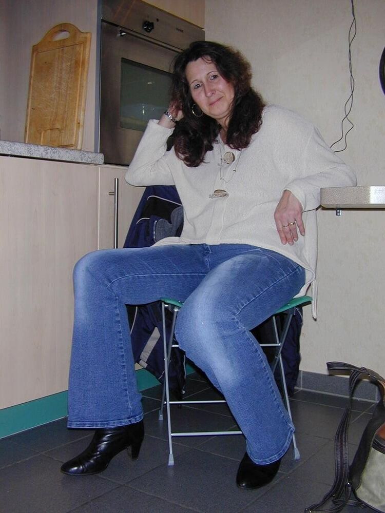 Well body of mature Nadine from Germany
