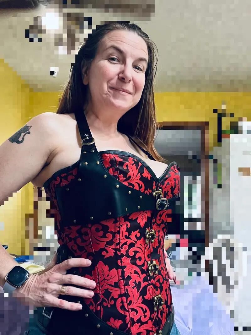 sexy mature busty slut bobby