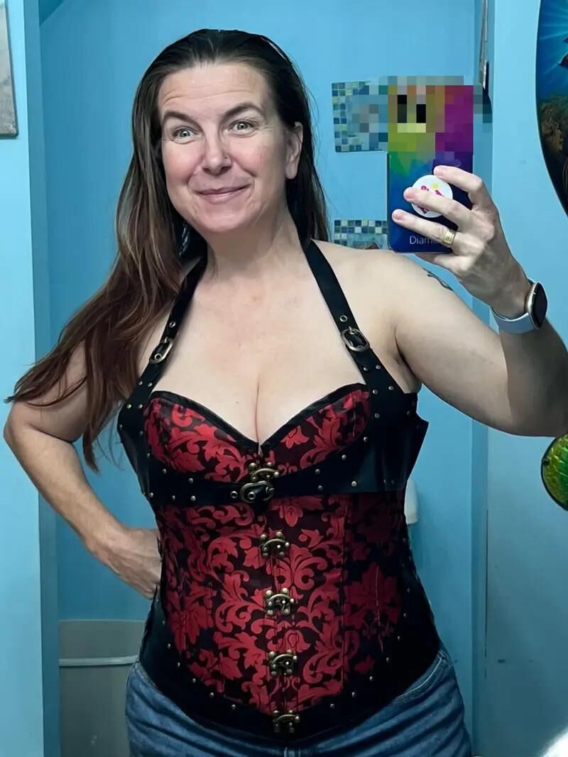 sexy mature busty slut bobby