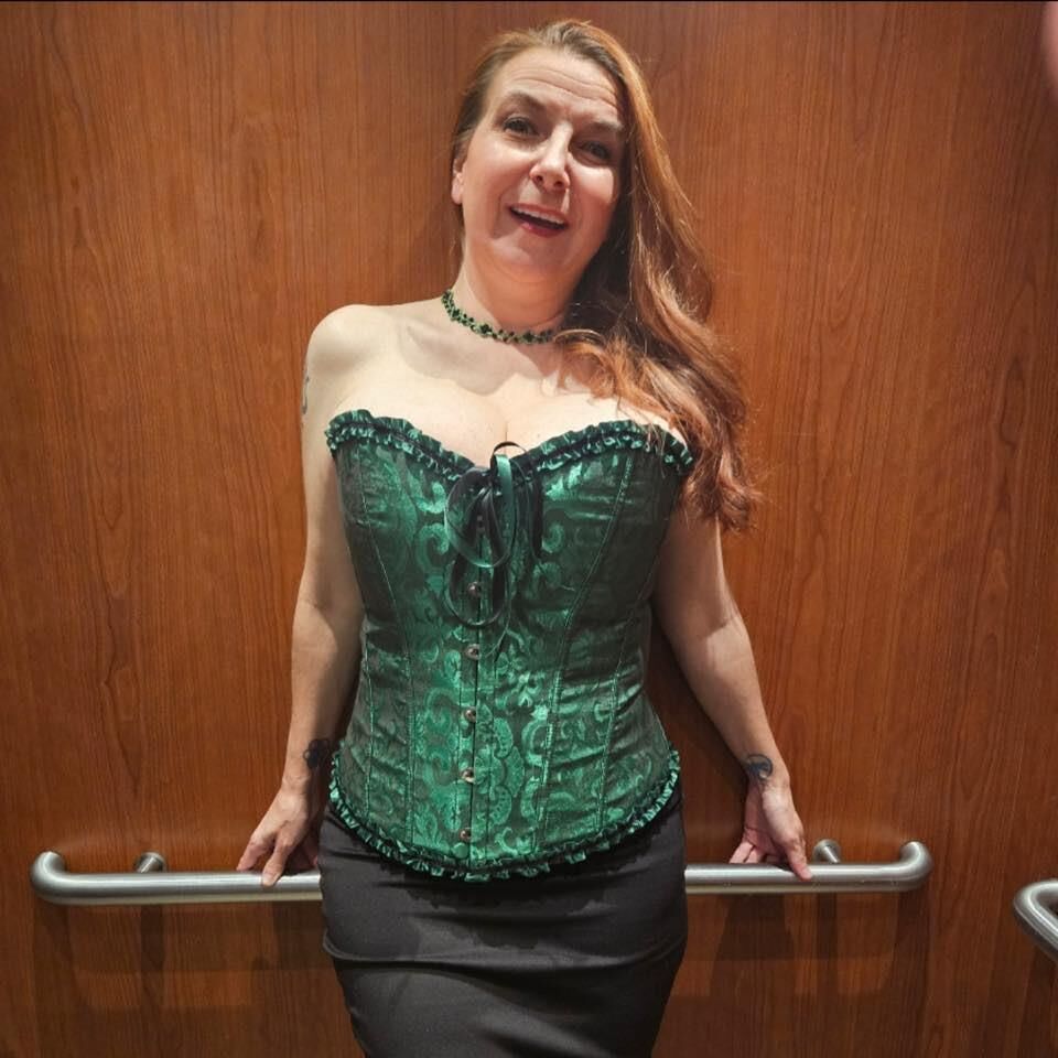 sexy mature busty slut bobby