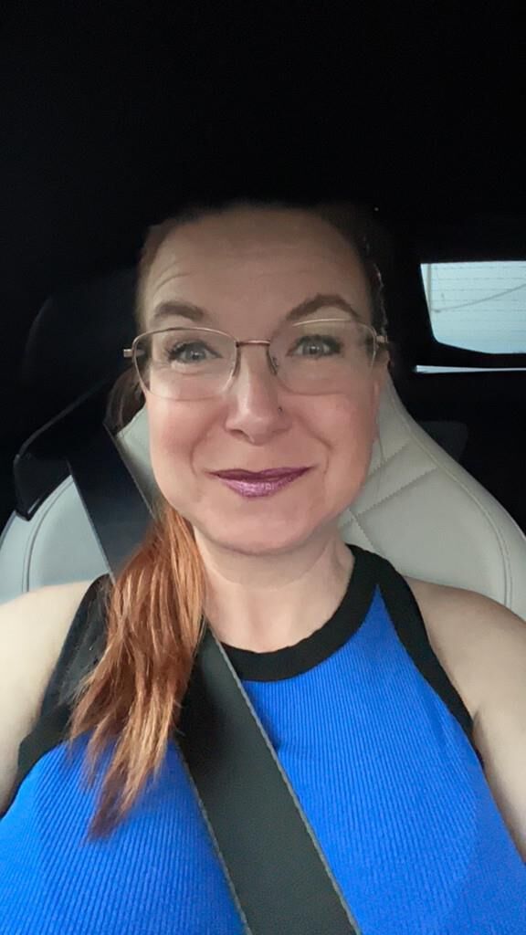 sexy mature busty slut bobby