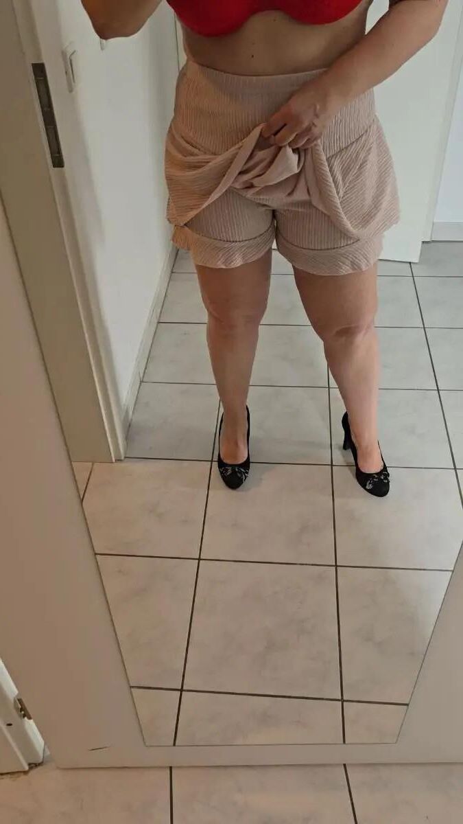 Busty Claudia Milf Slut