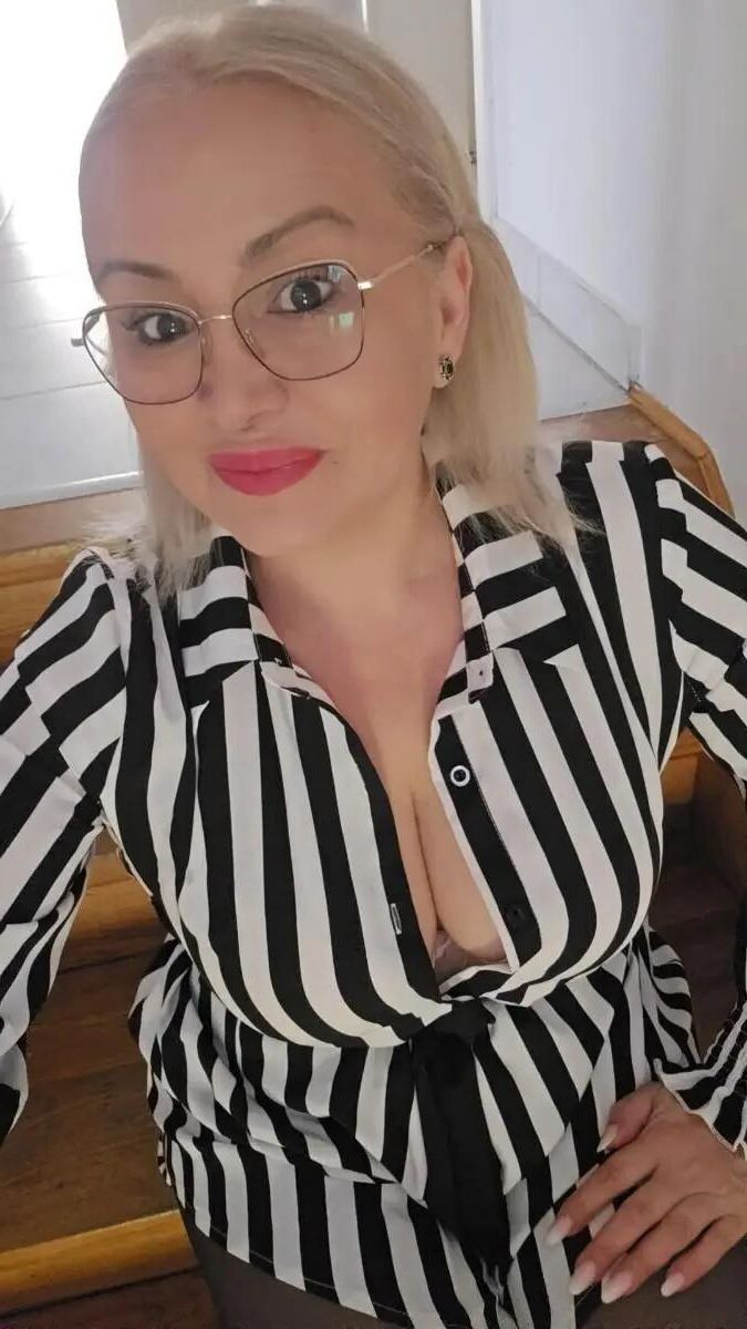Busty Claudia Milf Slut