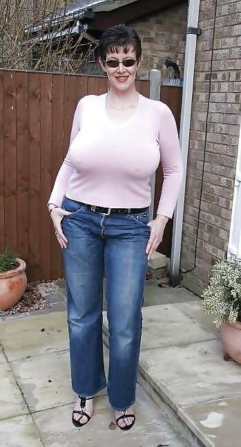 Big boobs star Bustylouj