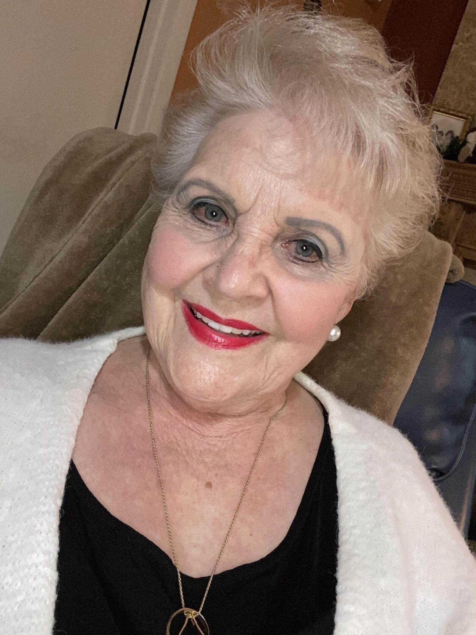 Sexy old ladies with red lipstick 