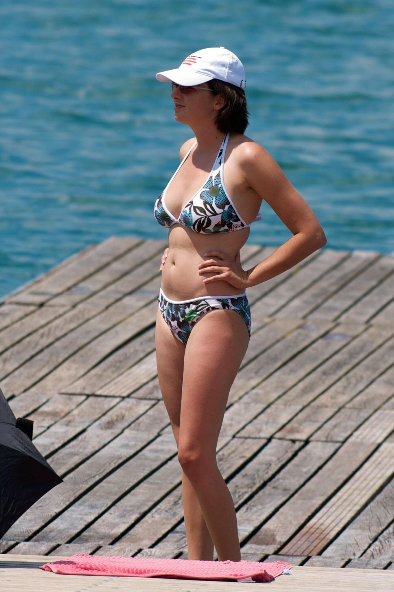 Beautiful Wives Girlfriends and MILFS : Comment on who you like