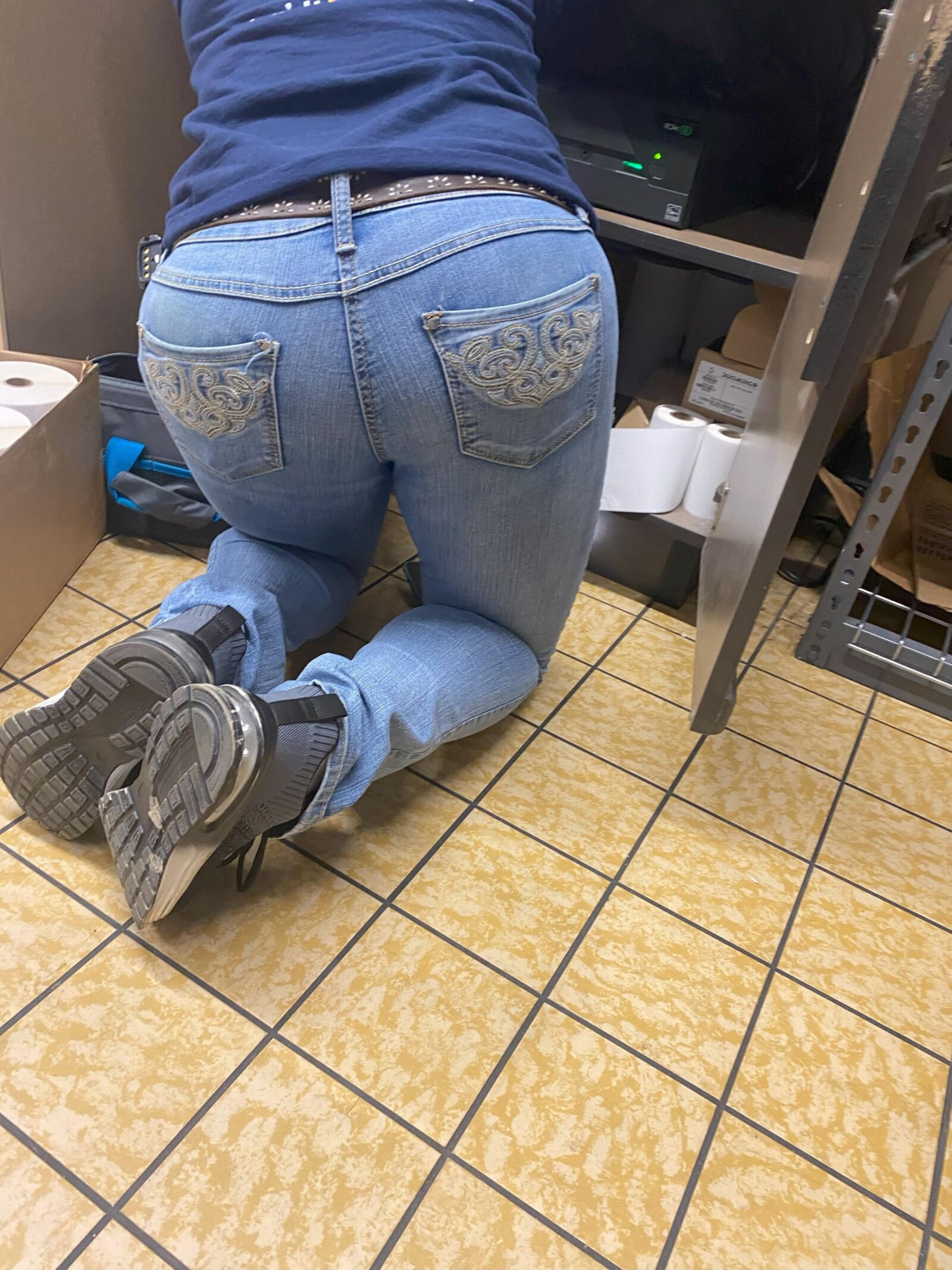 Old milf with nice body candid
