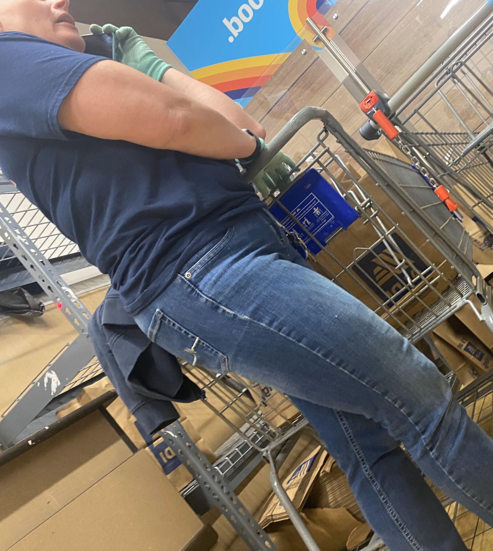 Old milf with nice body candid