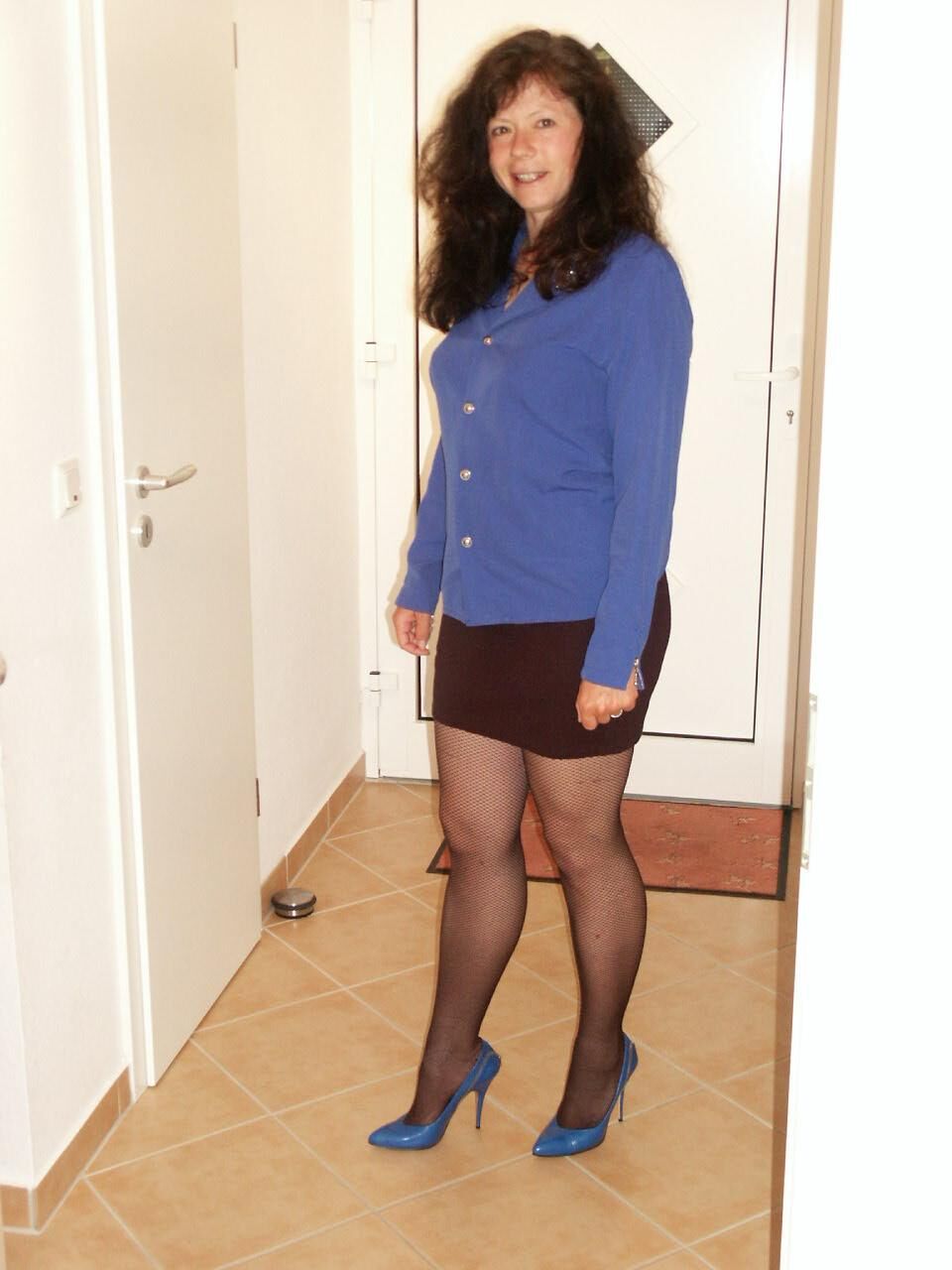 Mature brunette Caroline from France
