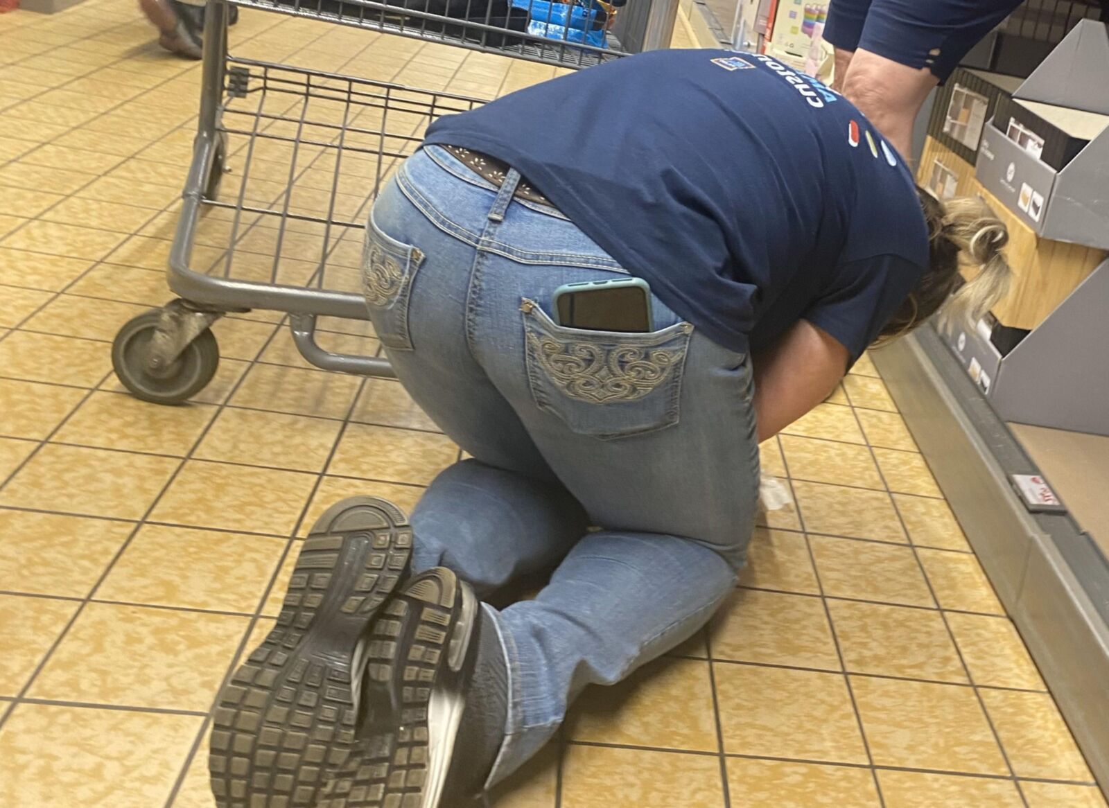 Old milf with nice body candid