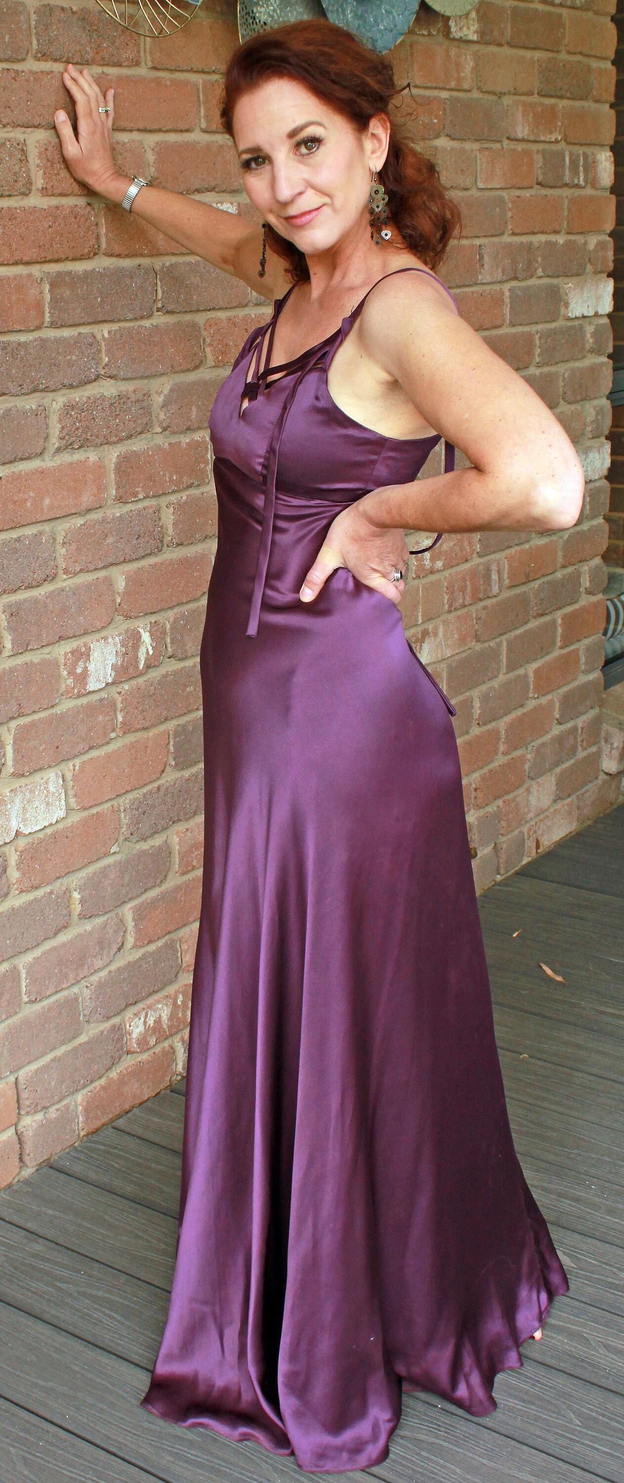 Mature fuckpig in purple satin (NN)