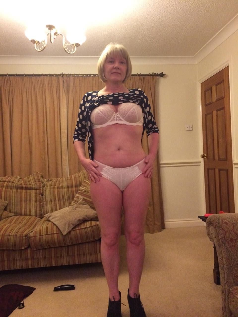 Sexy Louise from Staffordshire UK Nurse