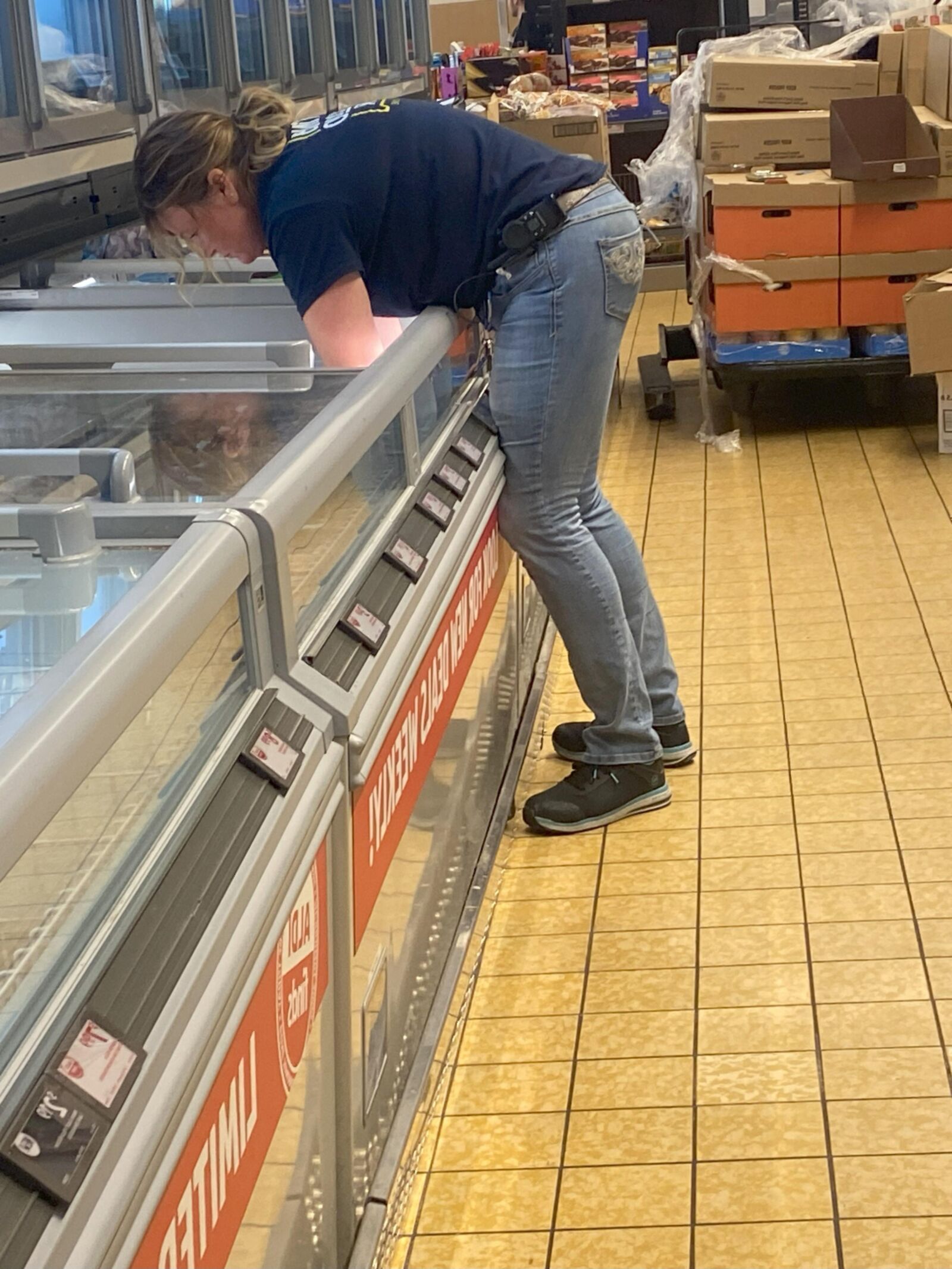 Old milf with nice body candid