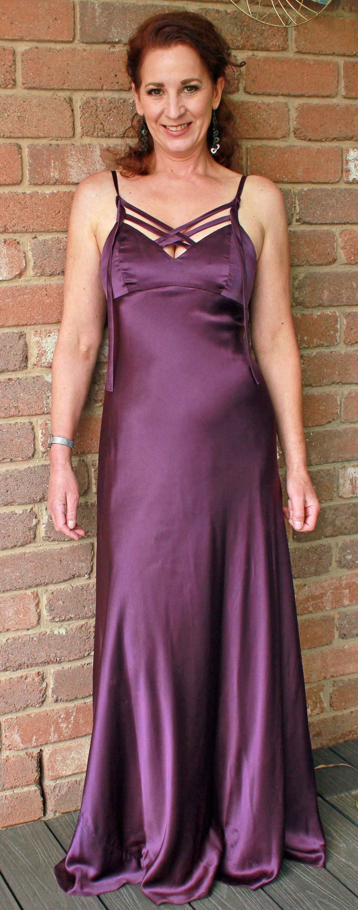 Mature fuckpig in purple satin (NN)