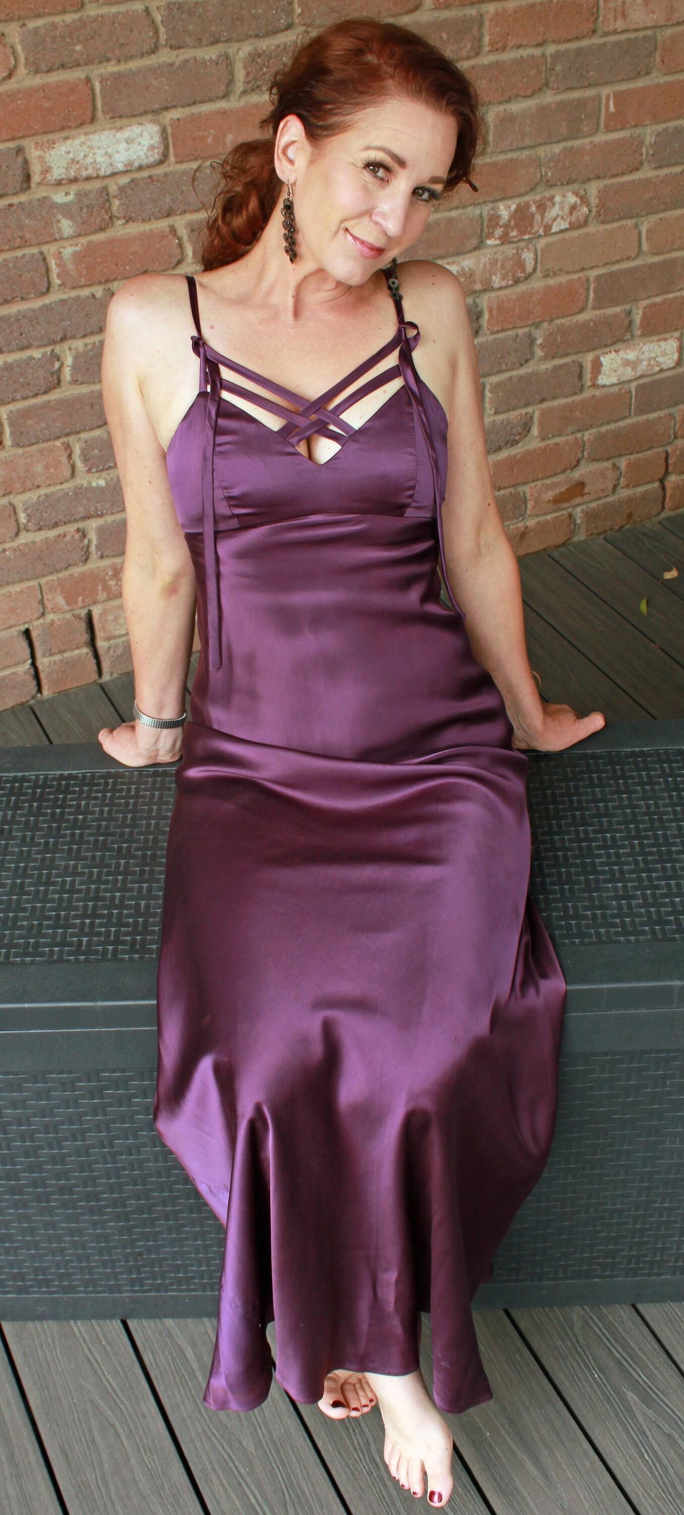 Mature fuckpig in purple satin (NN)