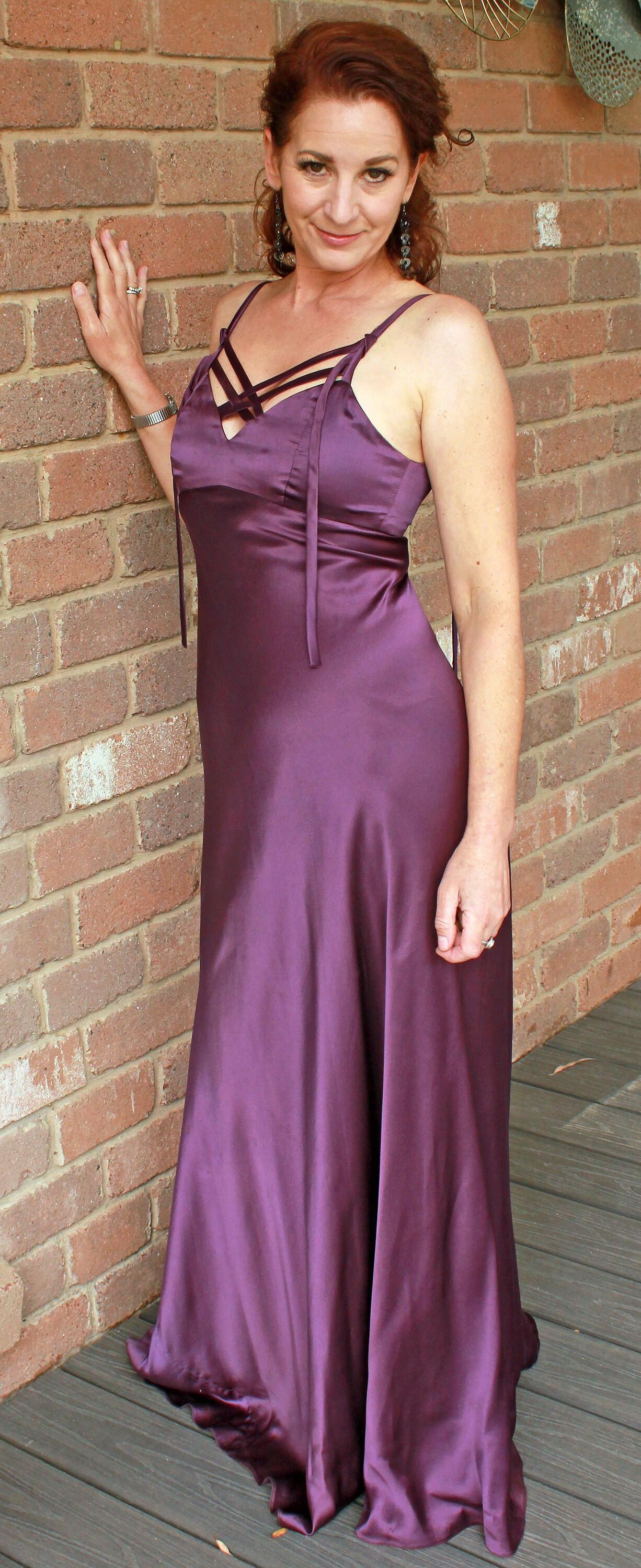 Mature fuckpig in purple satin (NN)
