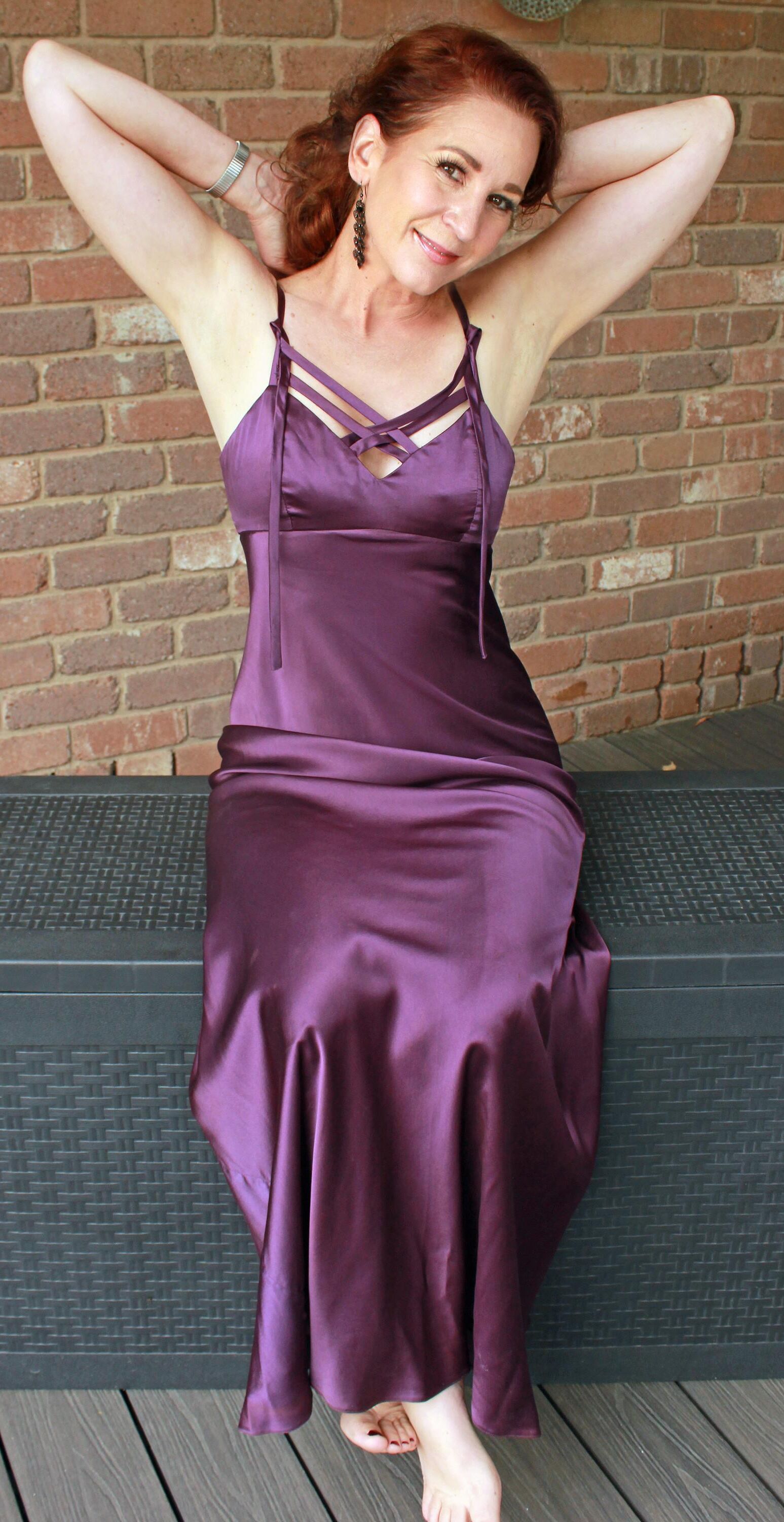 Mature fuckpig in purple satin (NN)