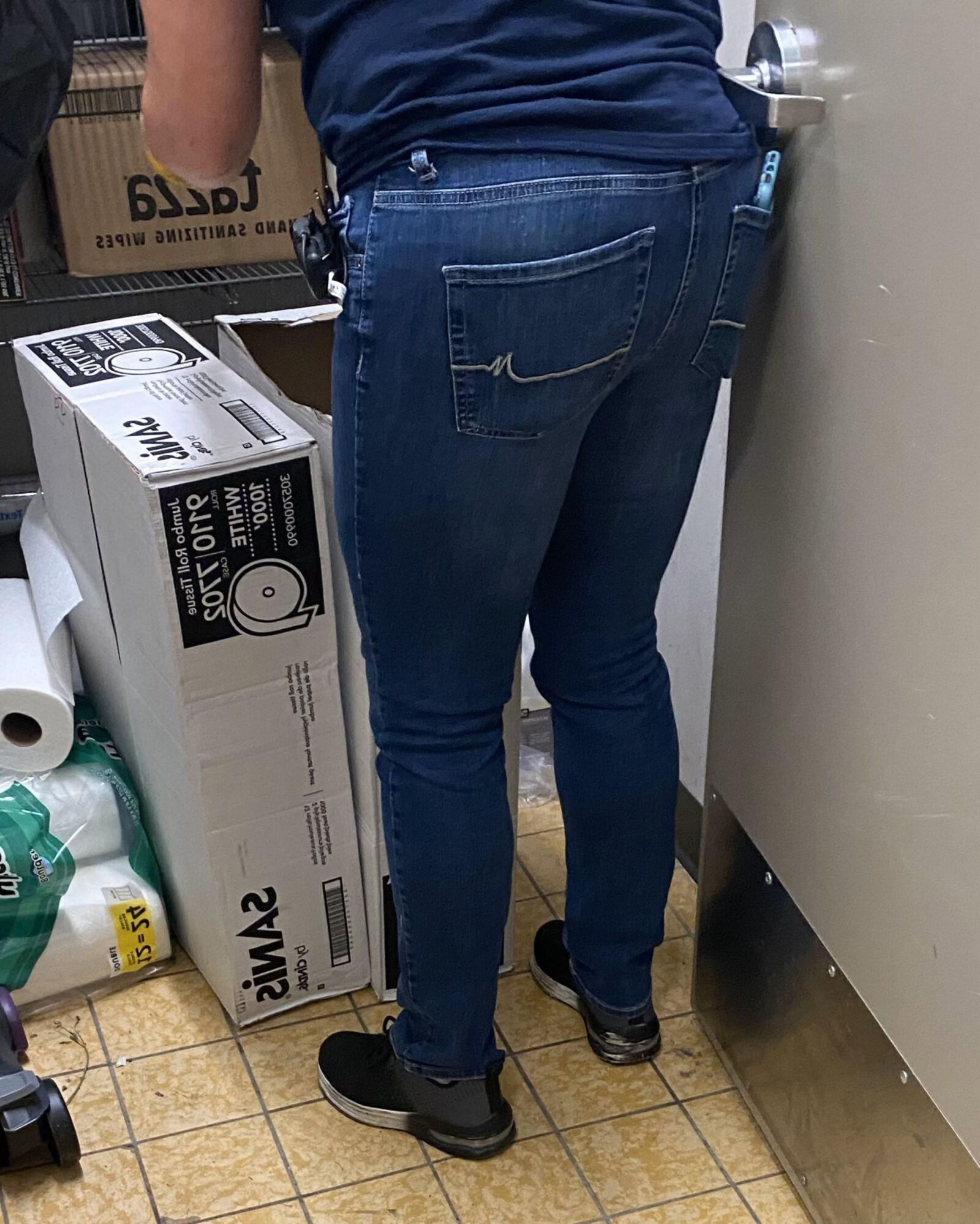 Old milf with nice body candid