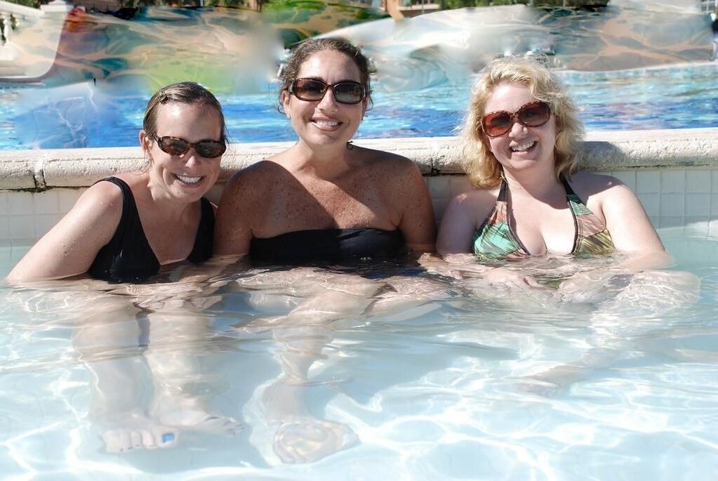 Beautiful Wives Girlfriends and MILFS: Comment on who you like