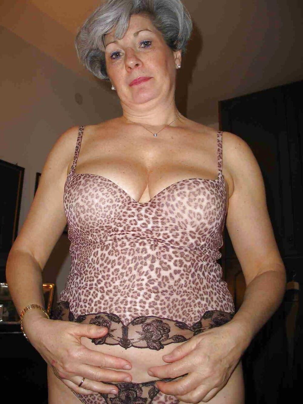Elegant granny with very good body