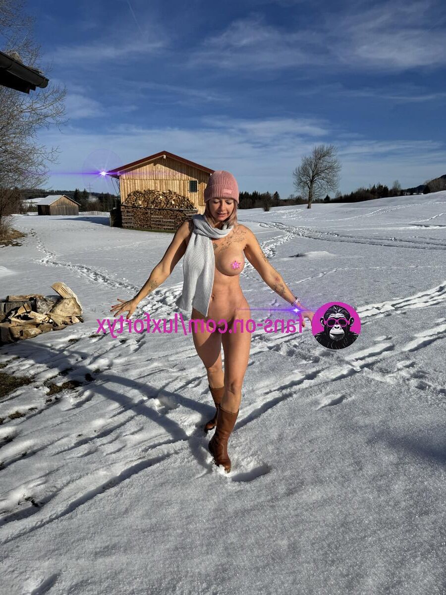 Fitandlingerie...Sexy Social Media MILF ;)