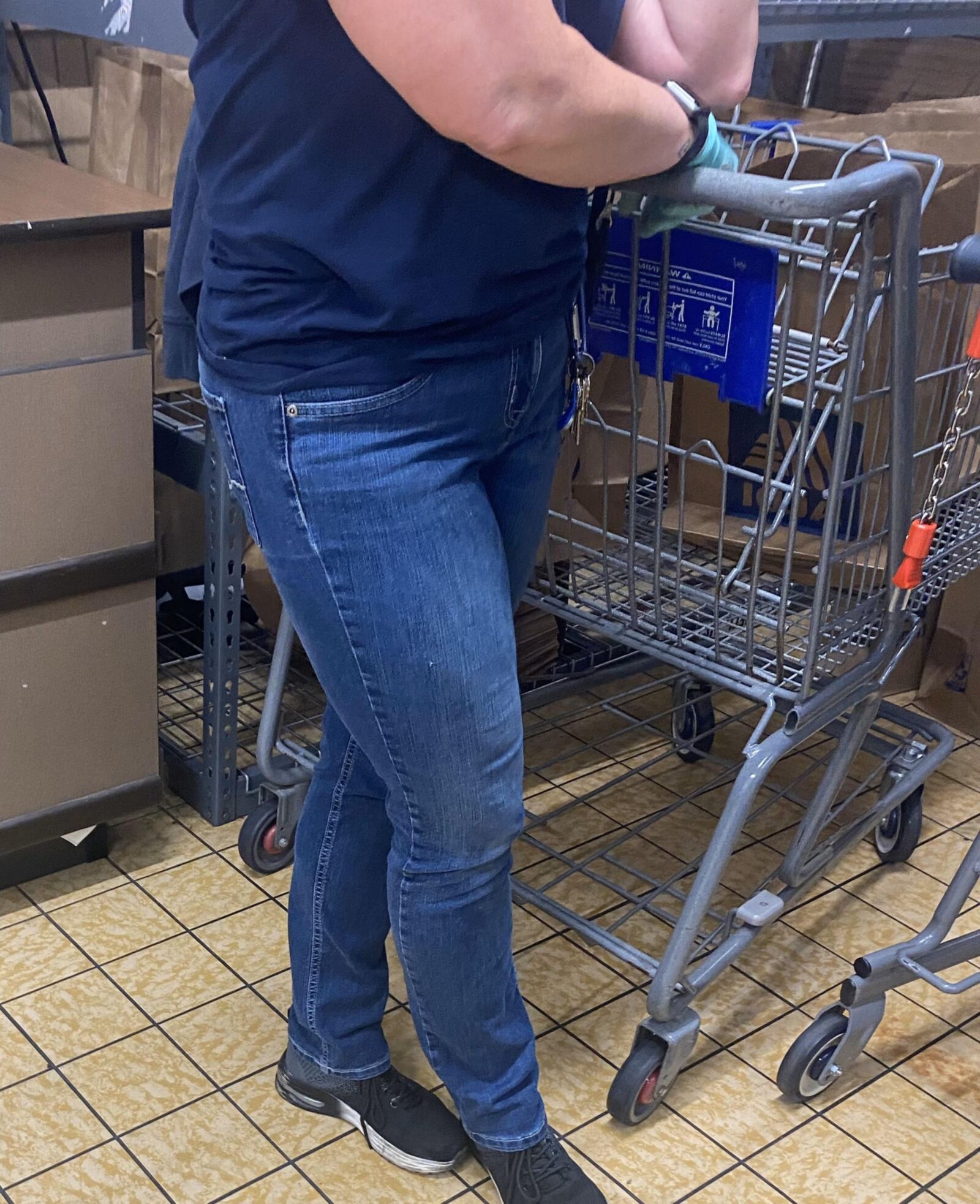 Old milf with nice body candid