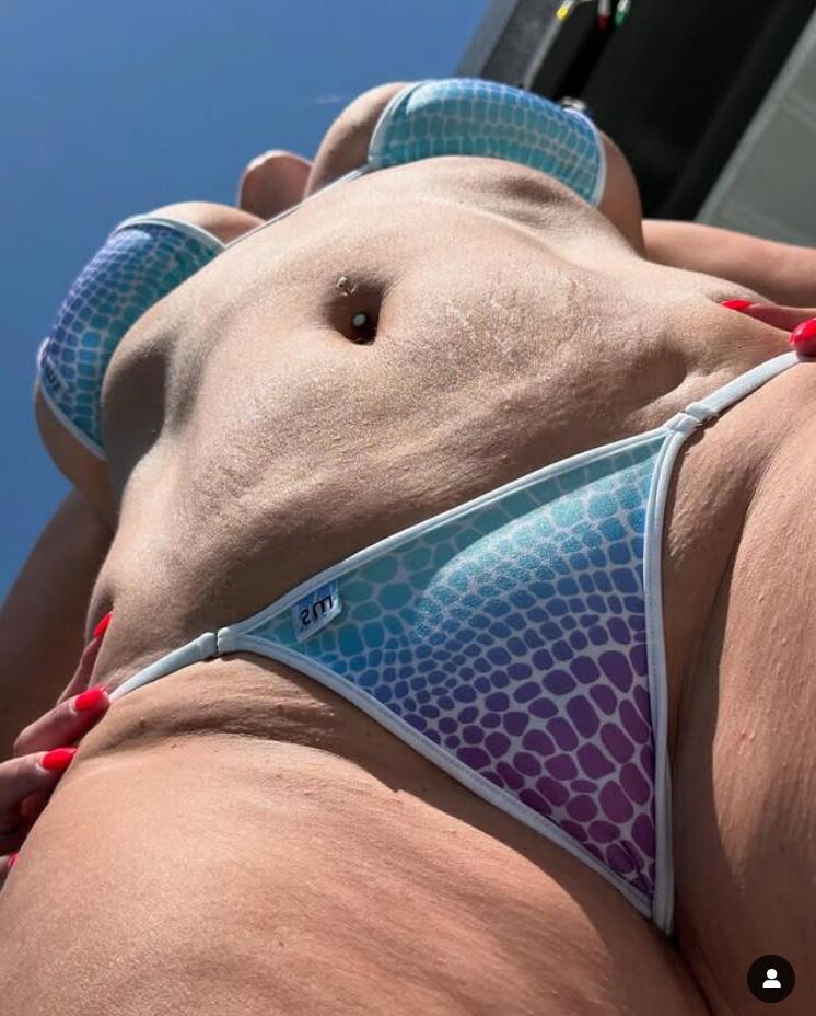 JESSICA IN SEXY BIKINI