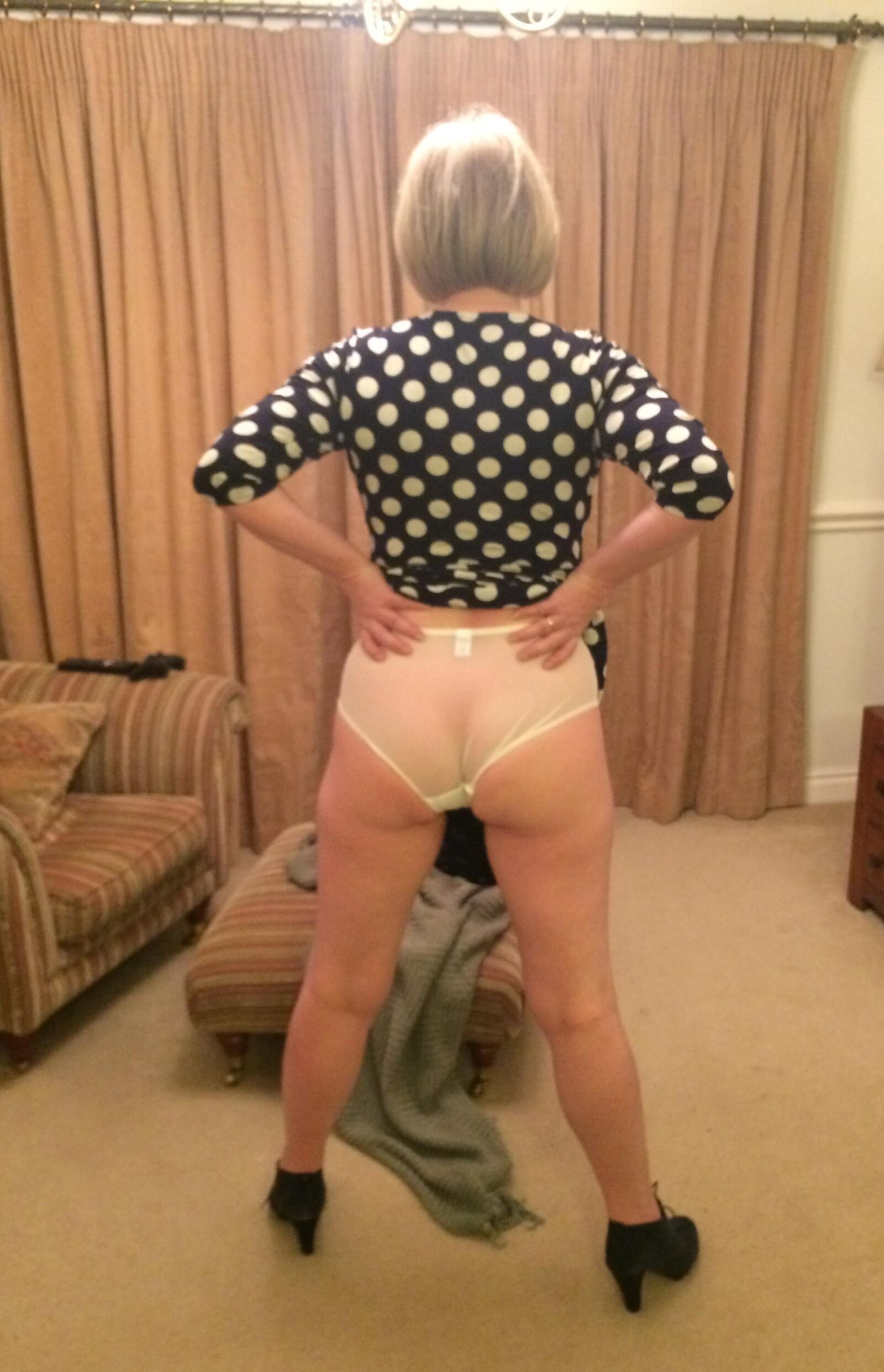 Sexy Louise from Staffordshire UK Nurse