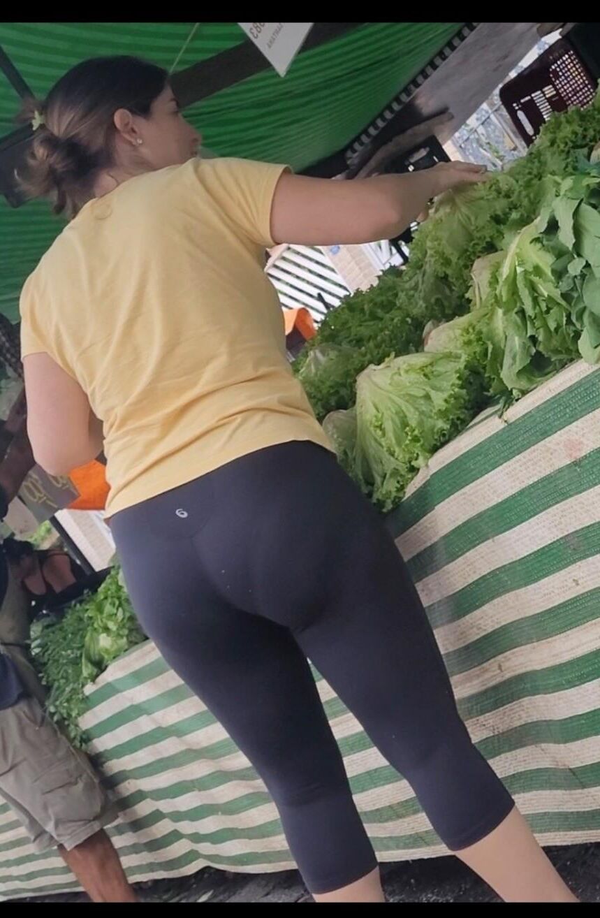 Beautiful Wives Girlfriends and MILFS: Comment on who you like