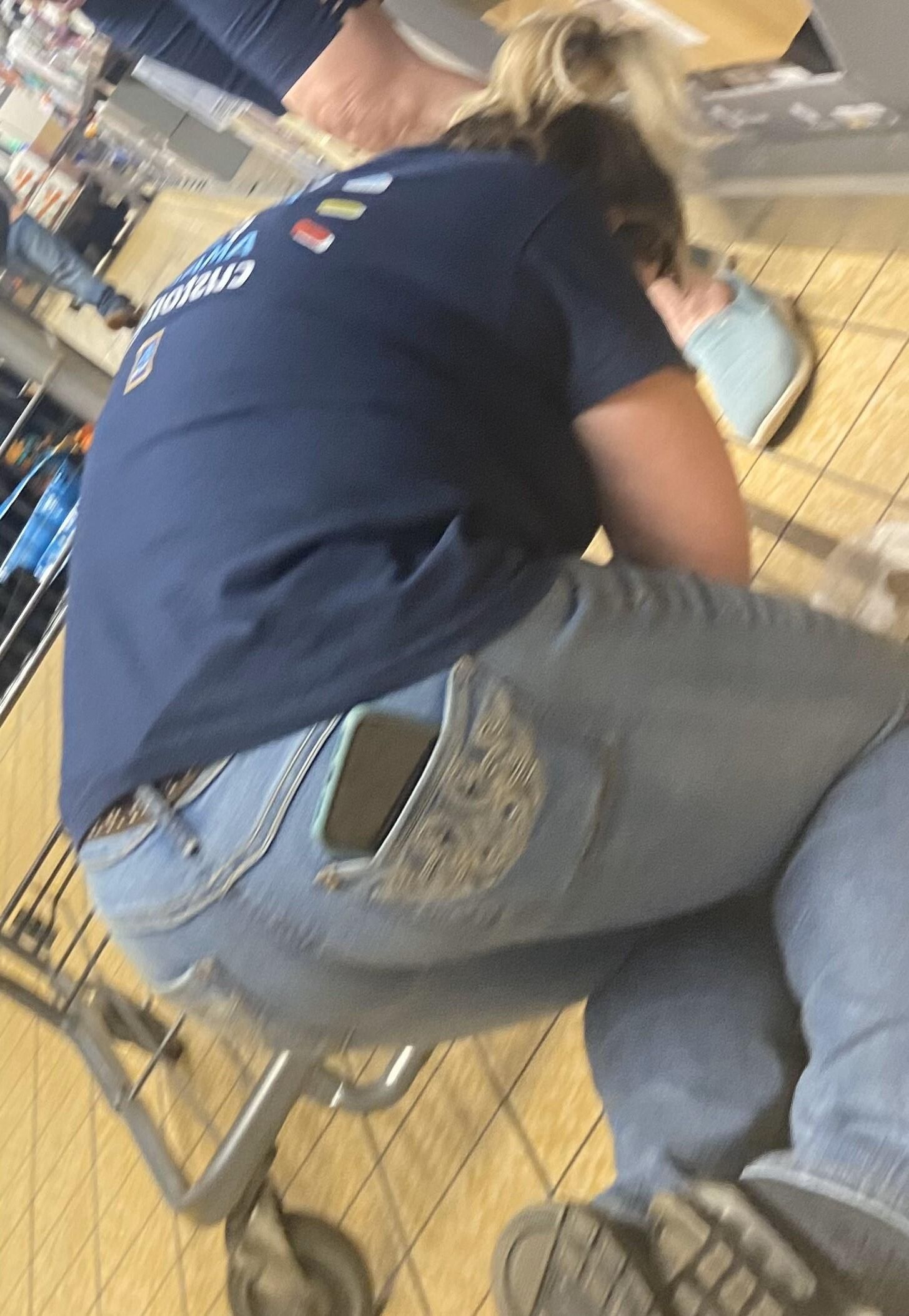 Old milf with nice body candid