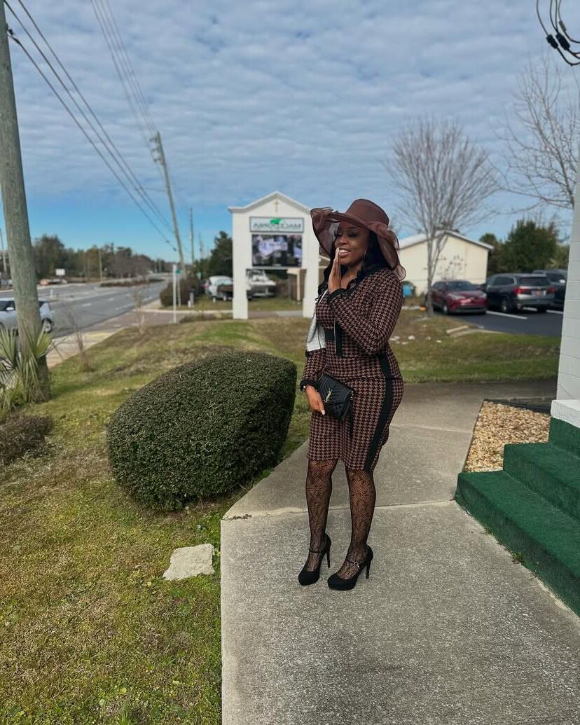Black Women wearing Black Stockings, Tights, Pantyhose 
