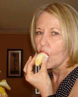 Amateur Hotwife Jenny