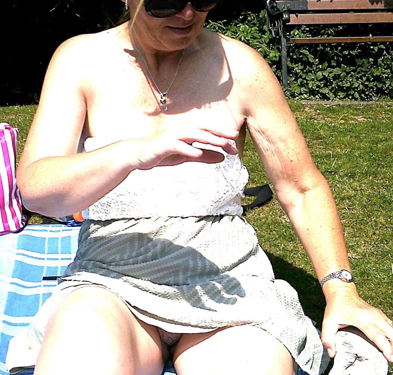 Voyeur Upskirt en el parque
