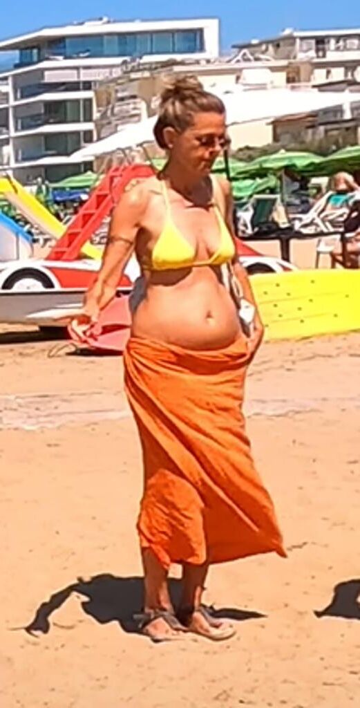 Bikinimature with nice belly!