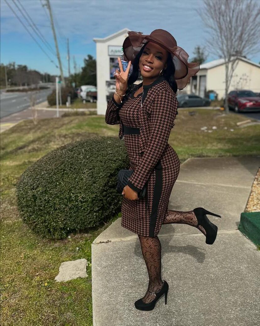 Black Women wearing Black Stockings, Tights, Pantyhose 
