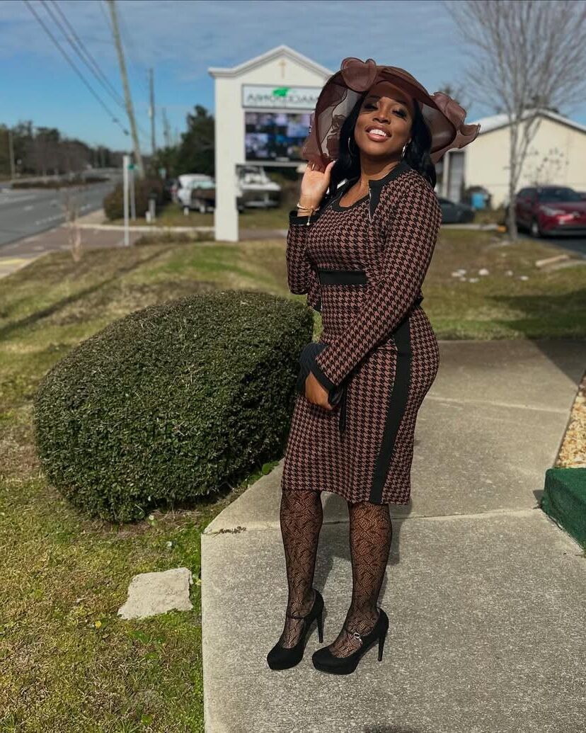 Black Women wearing Black Stockings, Tights, Pantyhose 
