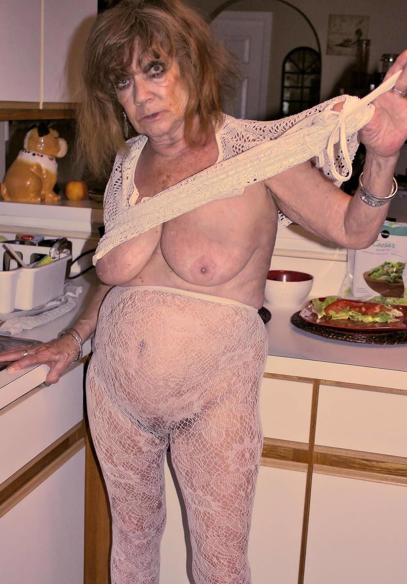 Hey mom, can you strip a little for me 