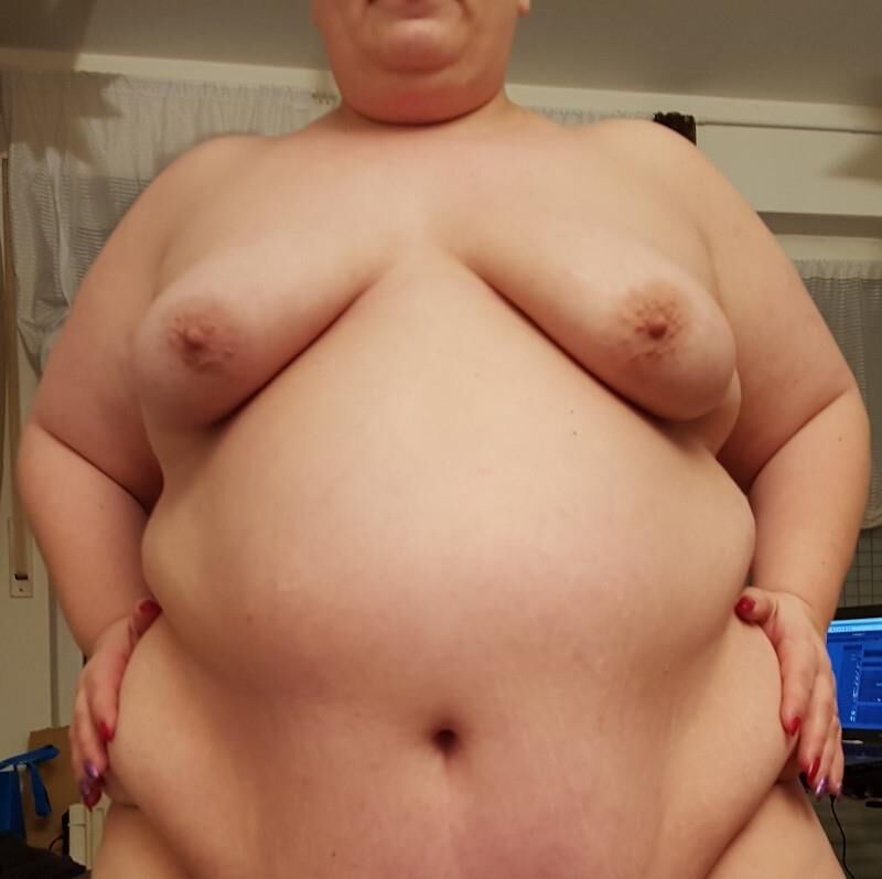 Schamlose SSBBW Fettsau nackt 