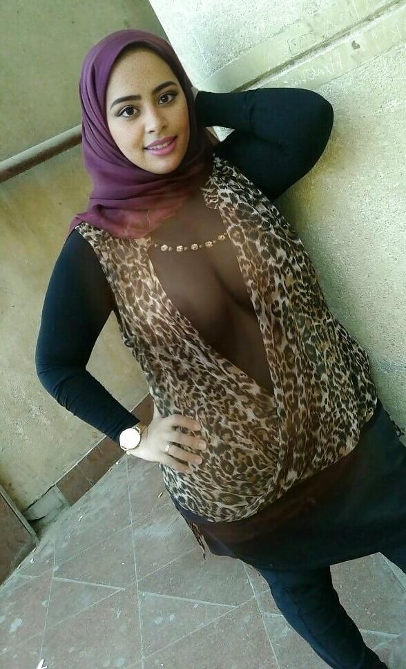 Bougnoules en hijab transparent a violer (French Arab MILF Porn)