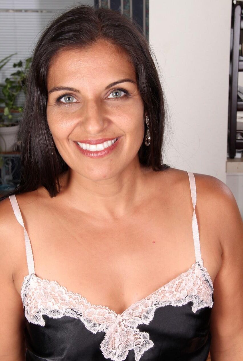 Mature latina with a trimmed pussy saffron leblanc