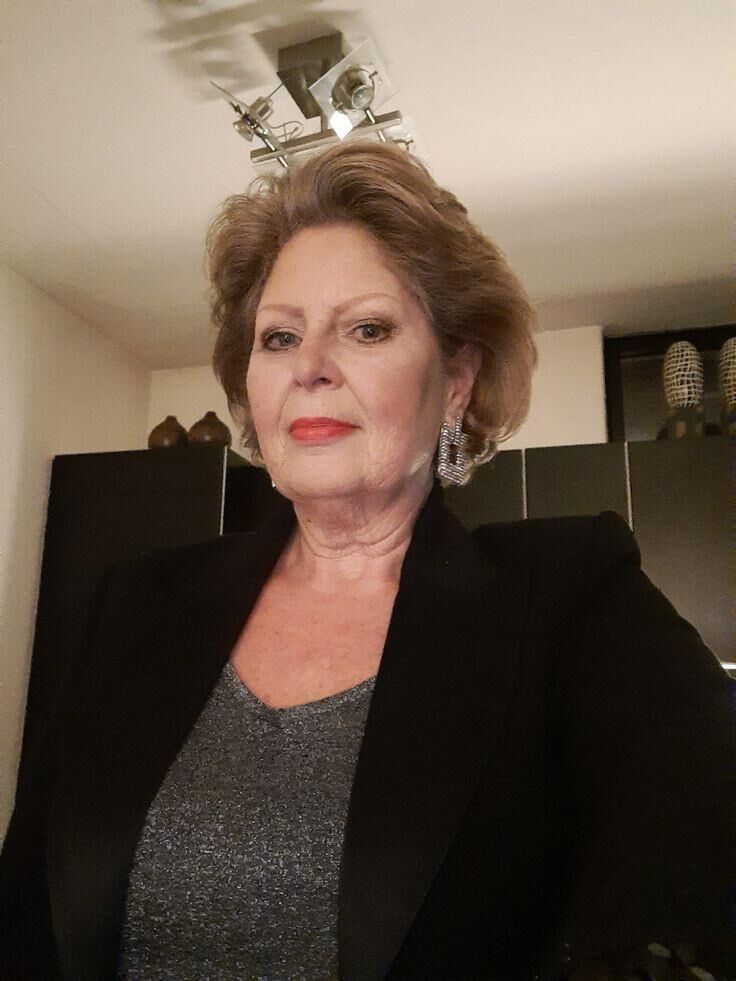 OLDER LADIES I WOULD LIKE IN MY BED N°
