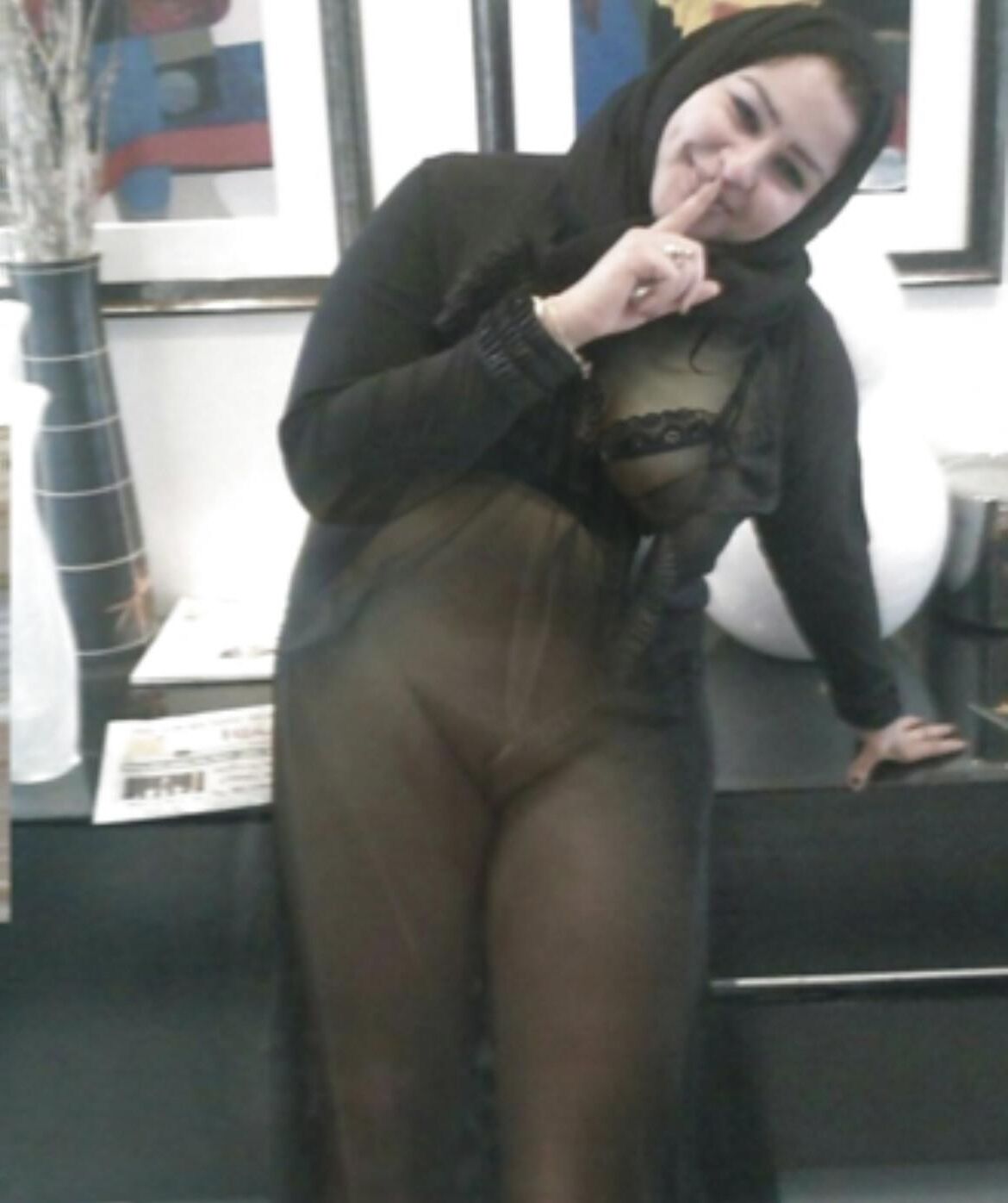 Bougnoules en hijab transparent a violer (French Arab MILF Porn)