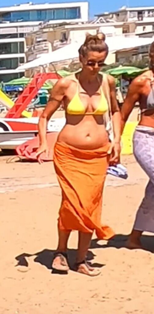 Bikinimature with nice belly!