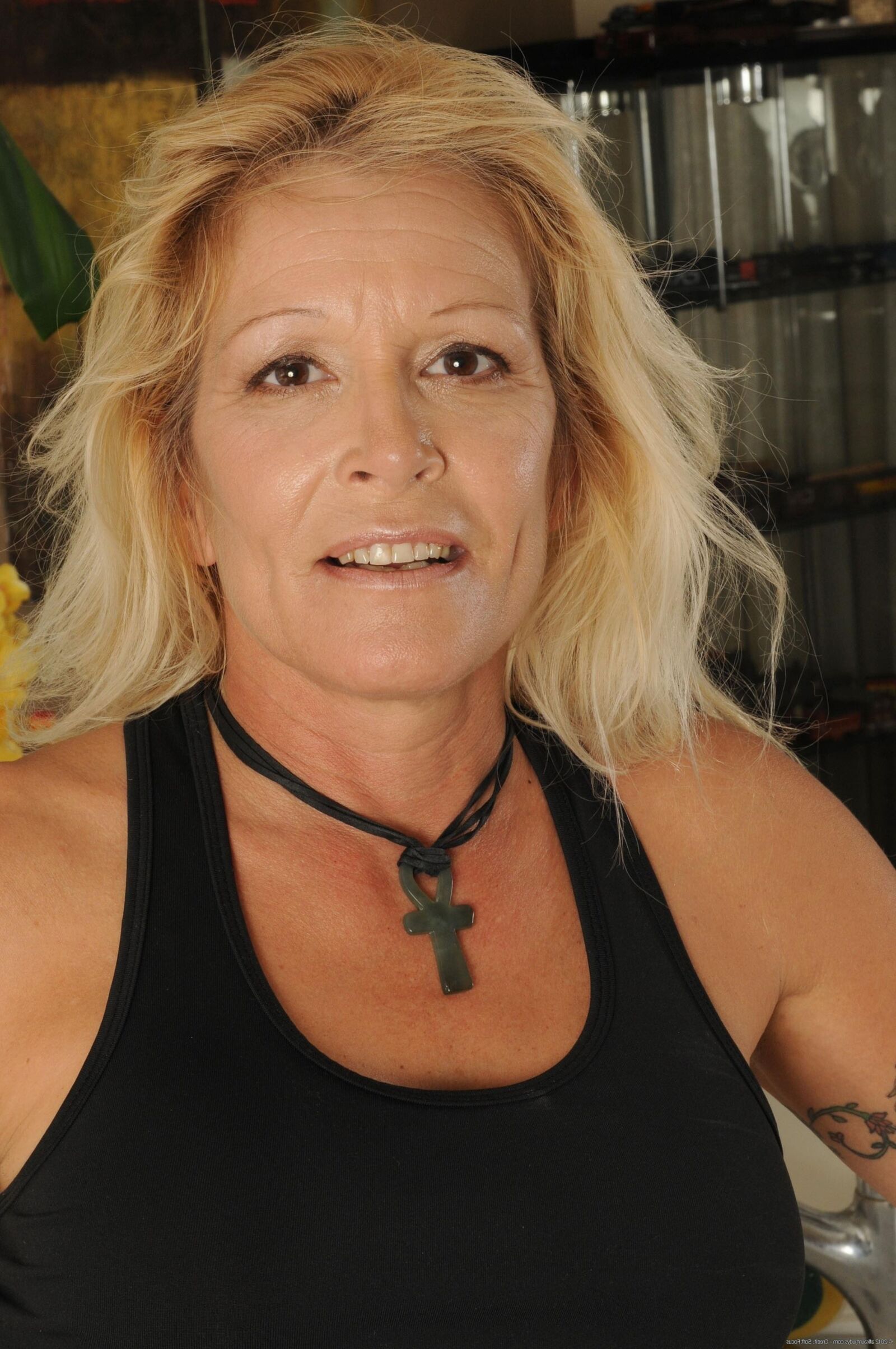 Nichts als Milfs. 