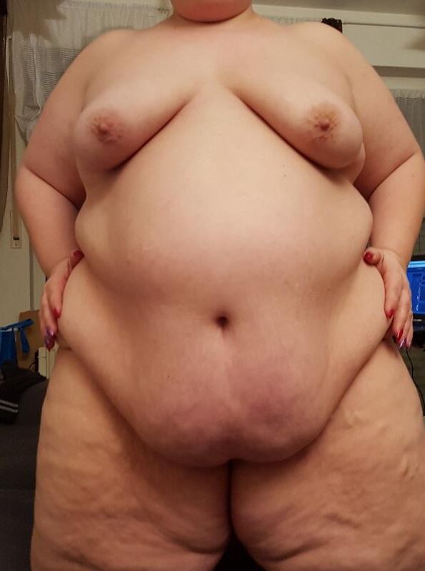 Schamlose SSBBW Fettsau nackt 
