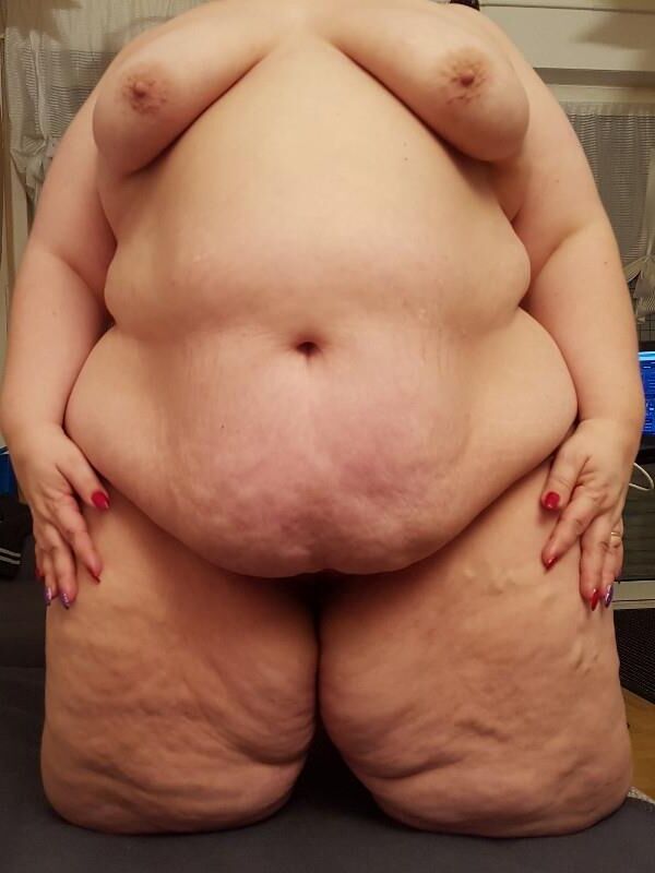 Schamlose SSBBW Fettsau nackt 