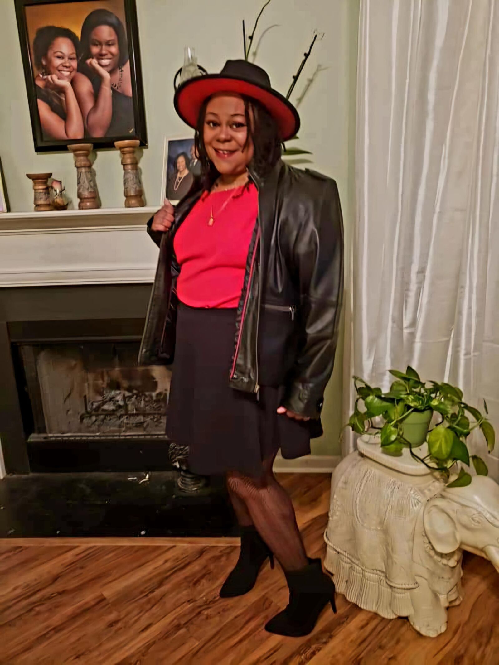 Black Women wearing Black Stockings, Tights, Pantyhose 