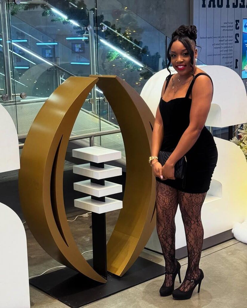 Black Women wearing Black Stockings, Tights, Pantyhose 