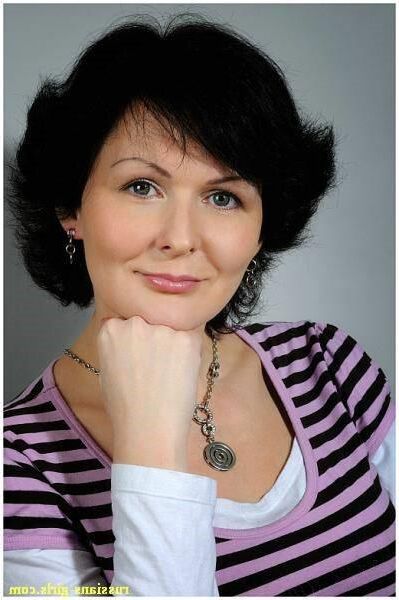 Elegant mature brunette Maria from Kiyev in Ukraine