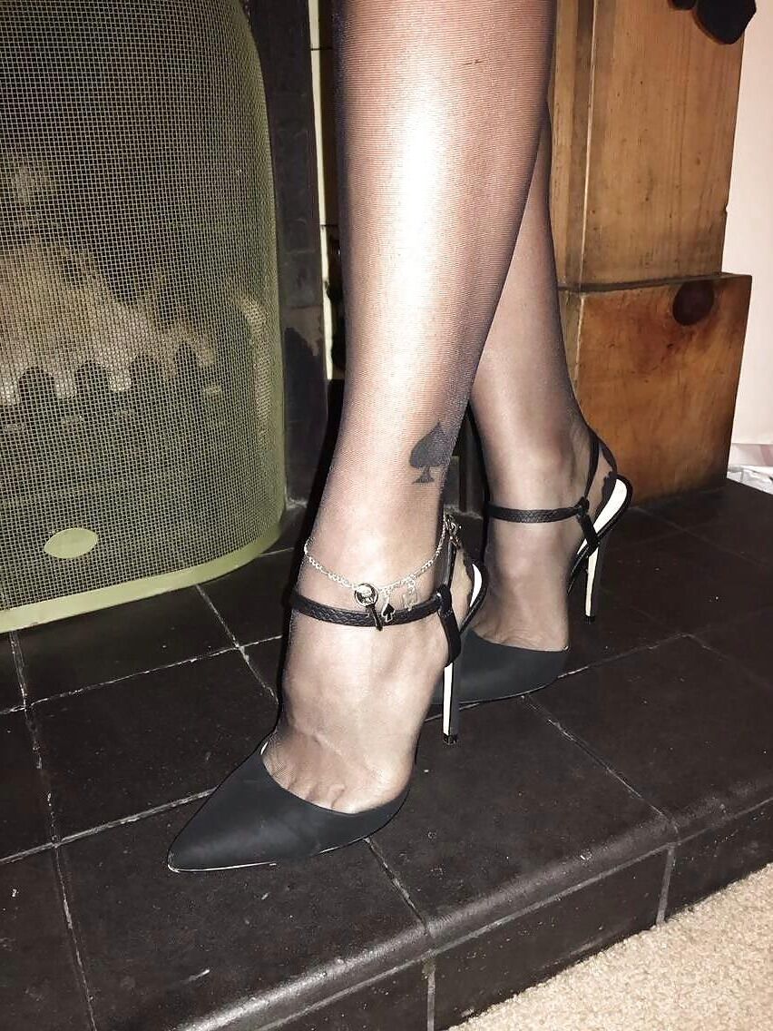 Tara QOS Hotwife